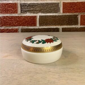 Vintage Lefton Holly Berry Holiday Collection Round‎ Trinket Box Candy Music Box